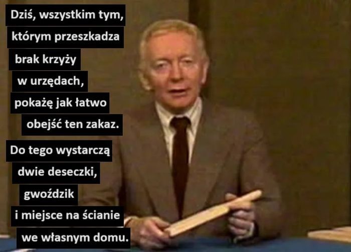 Dziś, wszystkim tym, którym przeszkadza brak krzyży w urzędach, pokażę jak łatwo obejść ten zakaz. Do tego wystarczą dwie deseczki, gwoździk i miejsce na ścianie we własnym domu.